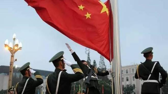 这个女生的气质和长相如何呢，给人什么感觉呢，游戏画面